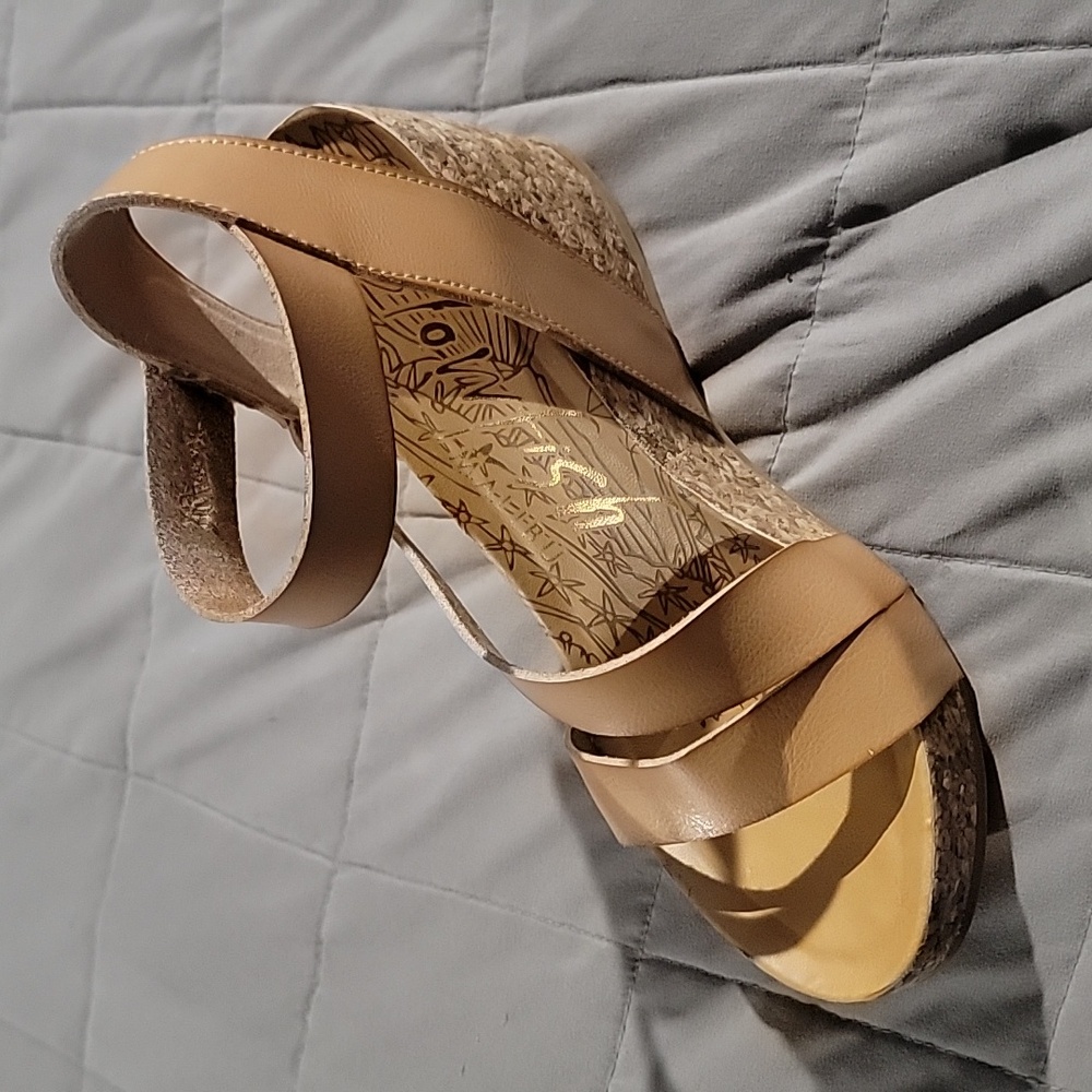 Stylish Tan Strappy Wedges - Picture 4 of 4